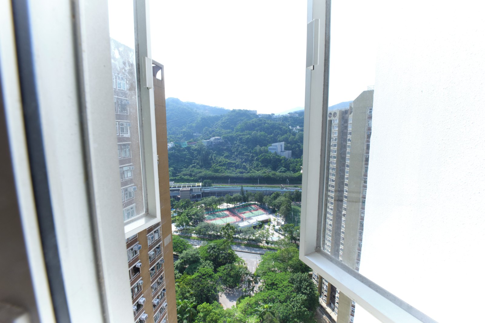 Quality Residence in Southern New Territories | Convenient Transportation & Prime Living