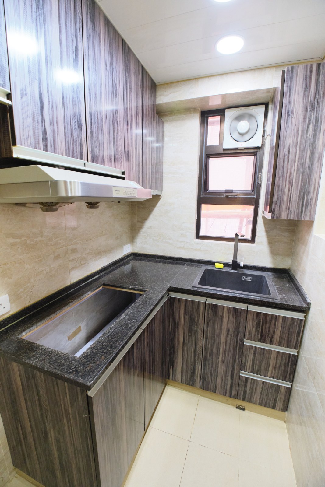 Whole-Flat Rental in Central Kowloon | Approx. 700 sq ft | Near East Tsim Sha Tsui MTR