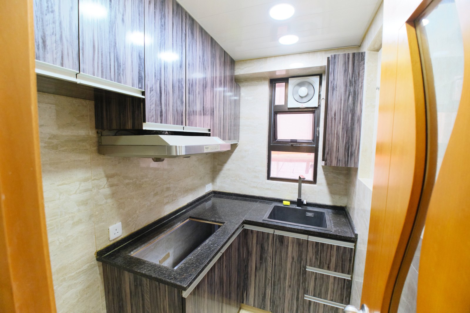 Whole-Flat Rental in Central Kowloon | Approx. 700 sq ft | Near East Tsim Sha Tsui MTR